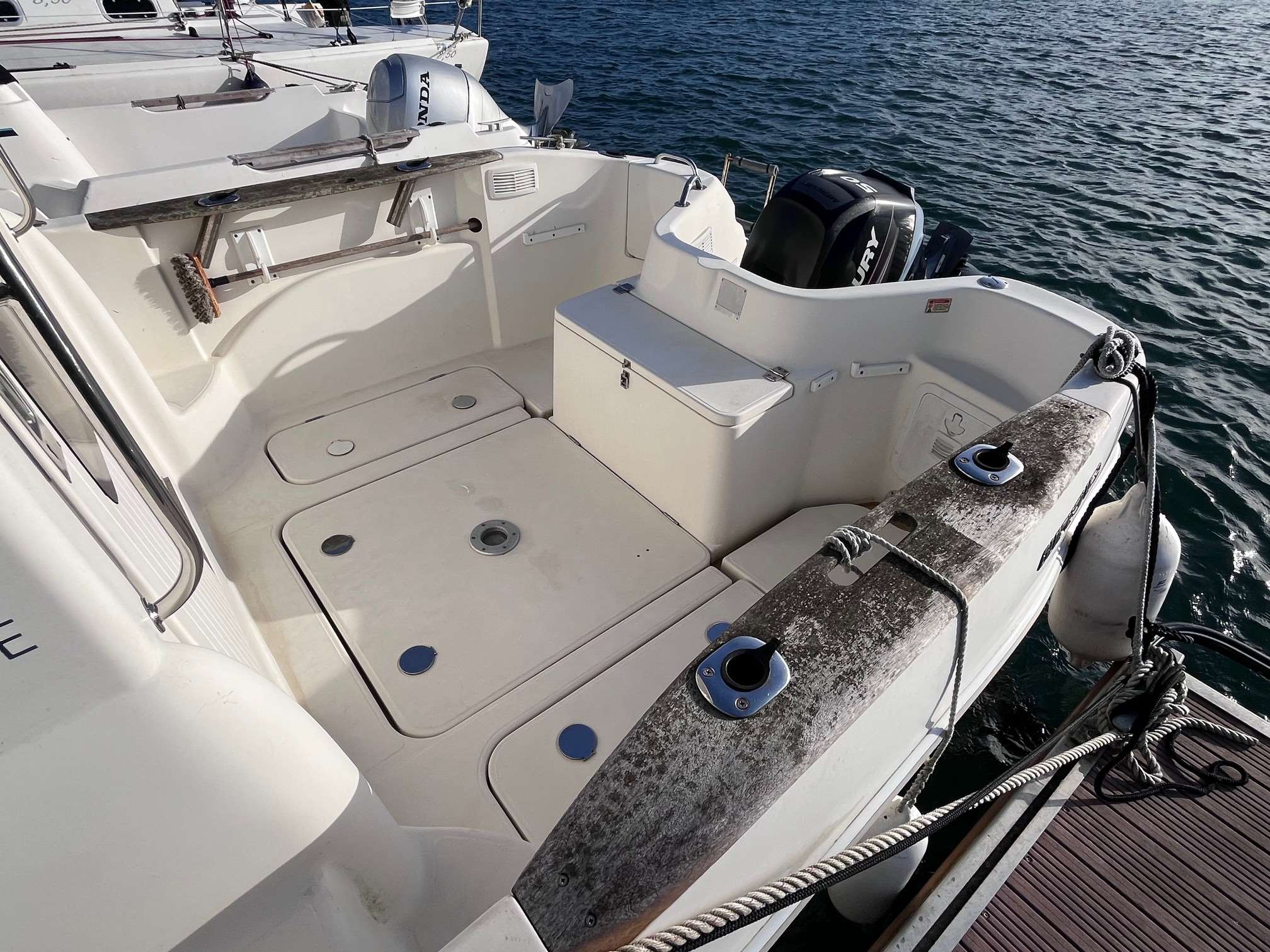 slider 4 Quicksilver  580 Pilothouse